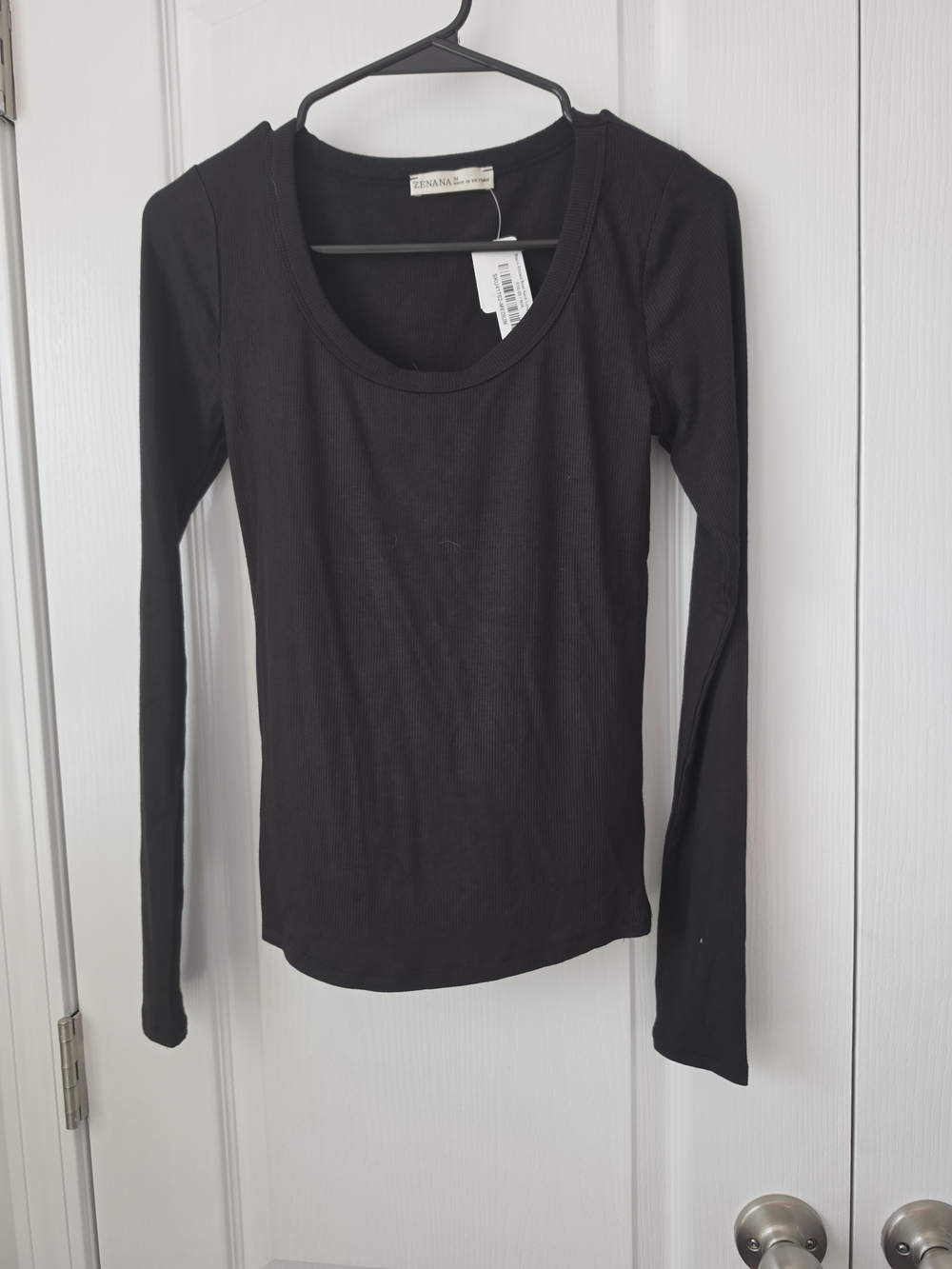 Zenana Black Long-Sleeve Scoop Neck Top Sz Medium Nwt